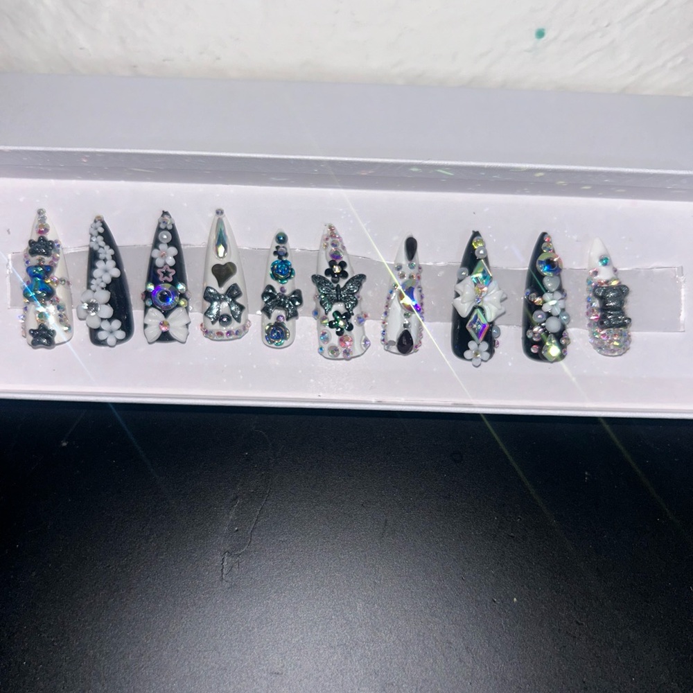 Elegant Black and Silver Nail Jewelry Set